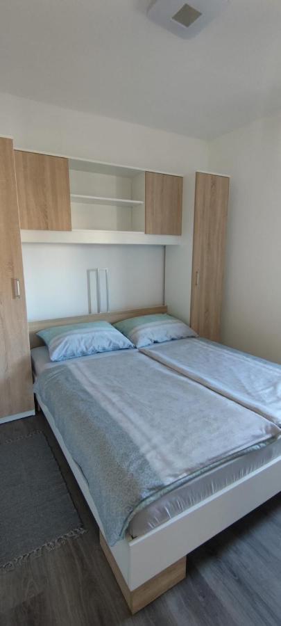 אוגולין Apartman Lynx On Lake Sabljaci מראה חיצוני תמונה